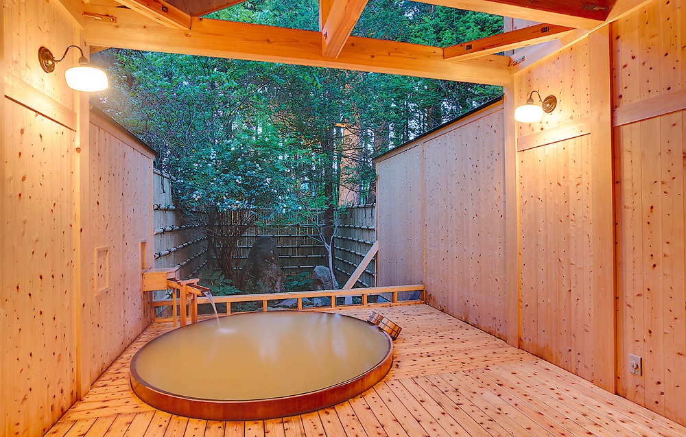 「総ひのき造り貸切露天風呂」：大樹の湯